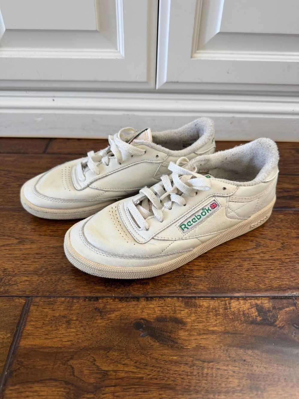 Reebok Classic White Leather Sneakers Size 7.5 USA / 5 UK / 38 EUR